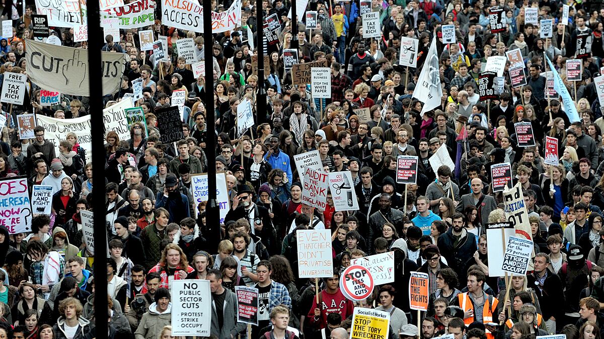 cheats/2011/11/09/10-000-students-march-in-london/london-protests-cs_vsg4az