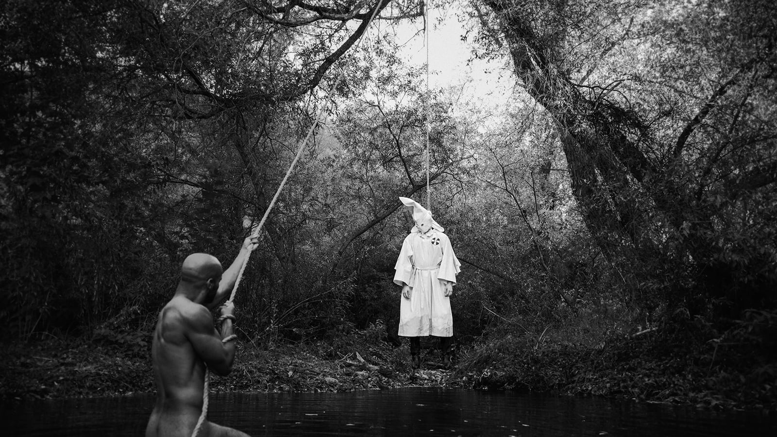 articles/2015/05/13/a-black-man-hangs-a-white-supremacist-tyler-shields-s-charged-photography/150512-Tyler-Sheilds4a-tease_evc4do