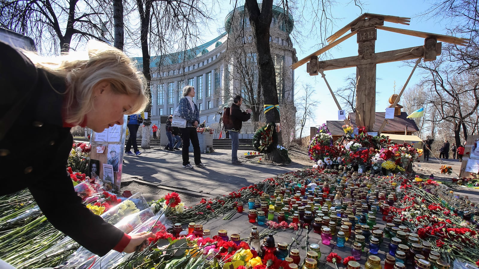 articles/2014/04/01/ukrainians-in-u-s-warn-mr-putin-heroes-do-not-die/140331-daly-ukraine-tease_qaafrr