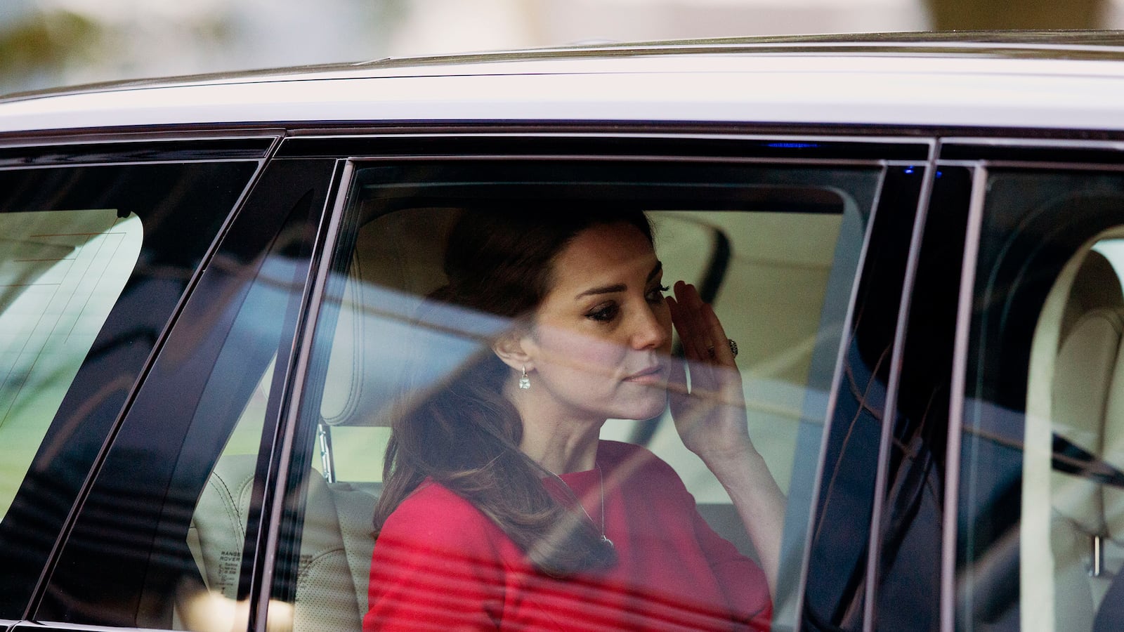 articles/2014/11/25/tearful-kate-weeps-after-meeting-mother-whose-baby-died/141125-sykes-middleton-tease_e8ybtn