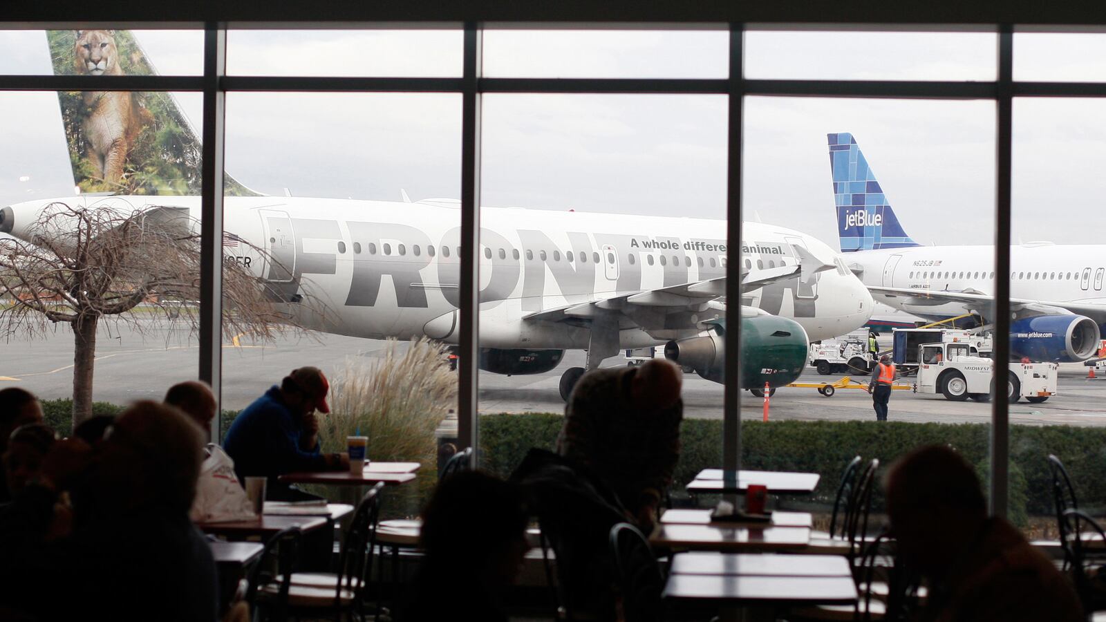 cheats/2014/10/15/ebola-nurse-flew-day-before-symptoms/141015-frontier-airlines-cheat_hfpraw