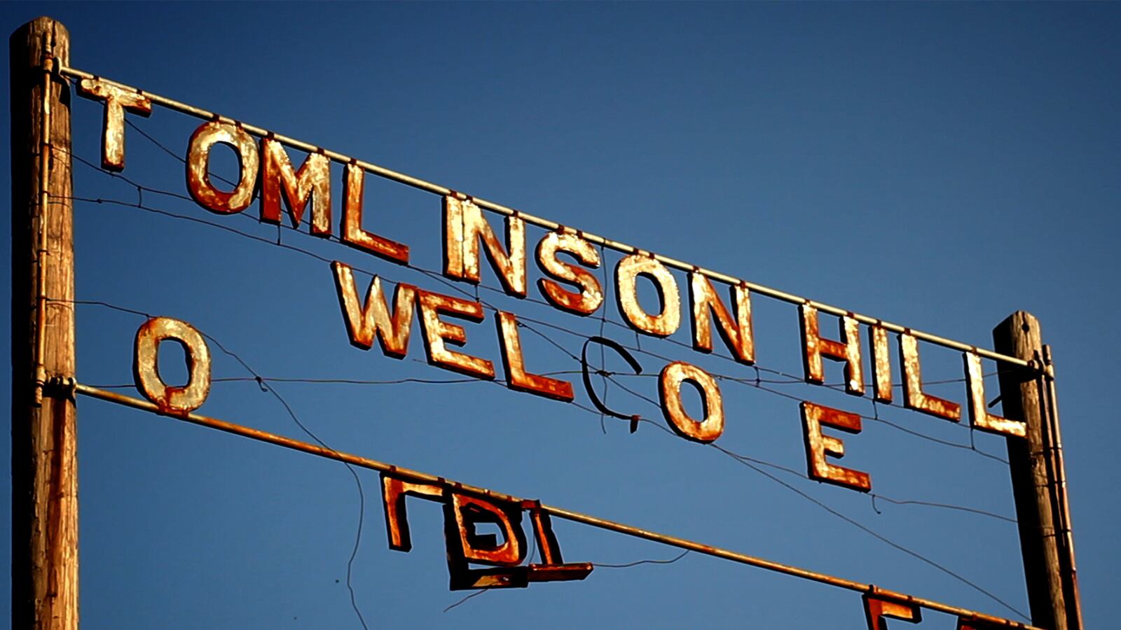 articles/2014/08/28/slaves-in-a-family-s-past-haunt-the-present/140827-signer-Tomlinson-Hill-tease_lntfkx