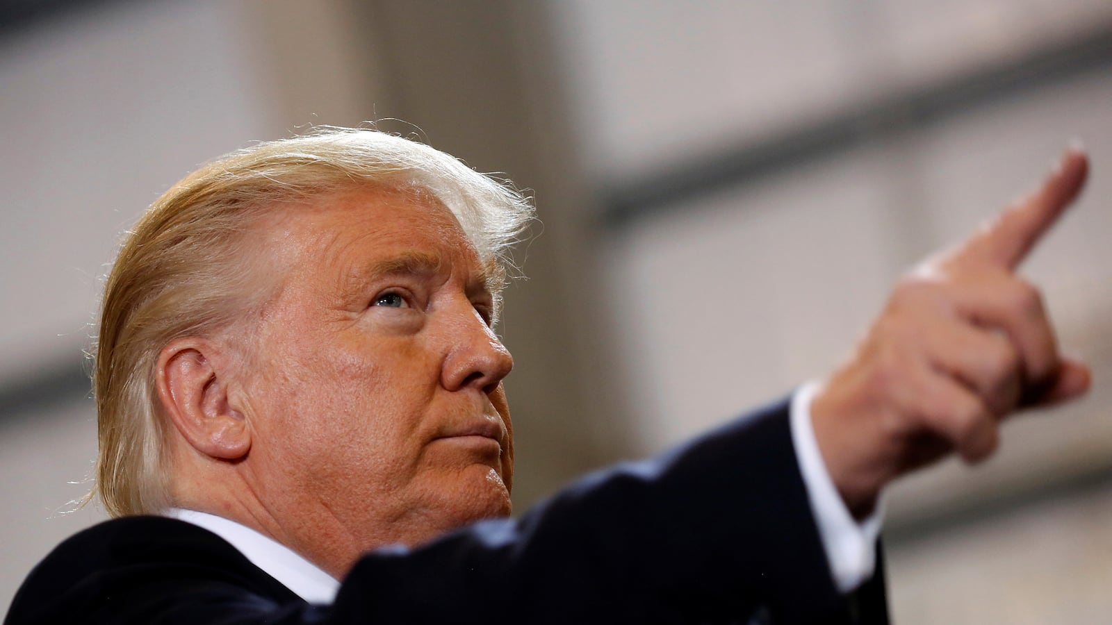 articles/2016/10/03/the-trump-campaign-s-legal-bills-are-yuge/160903-mak-trump-lawyers-tease_ahuak3