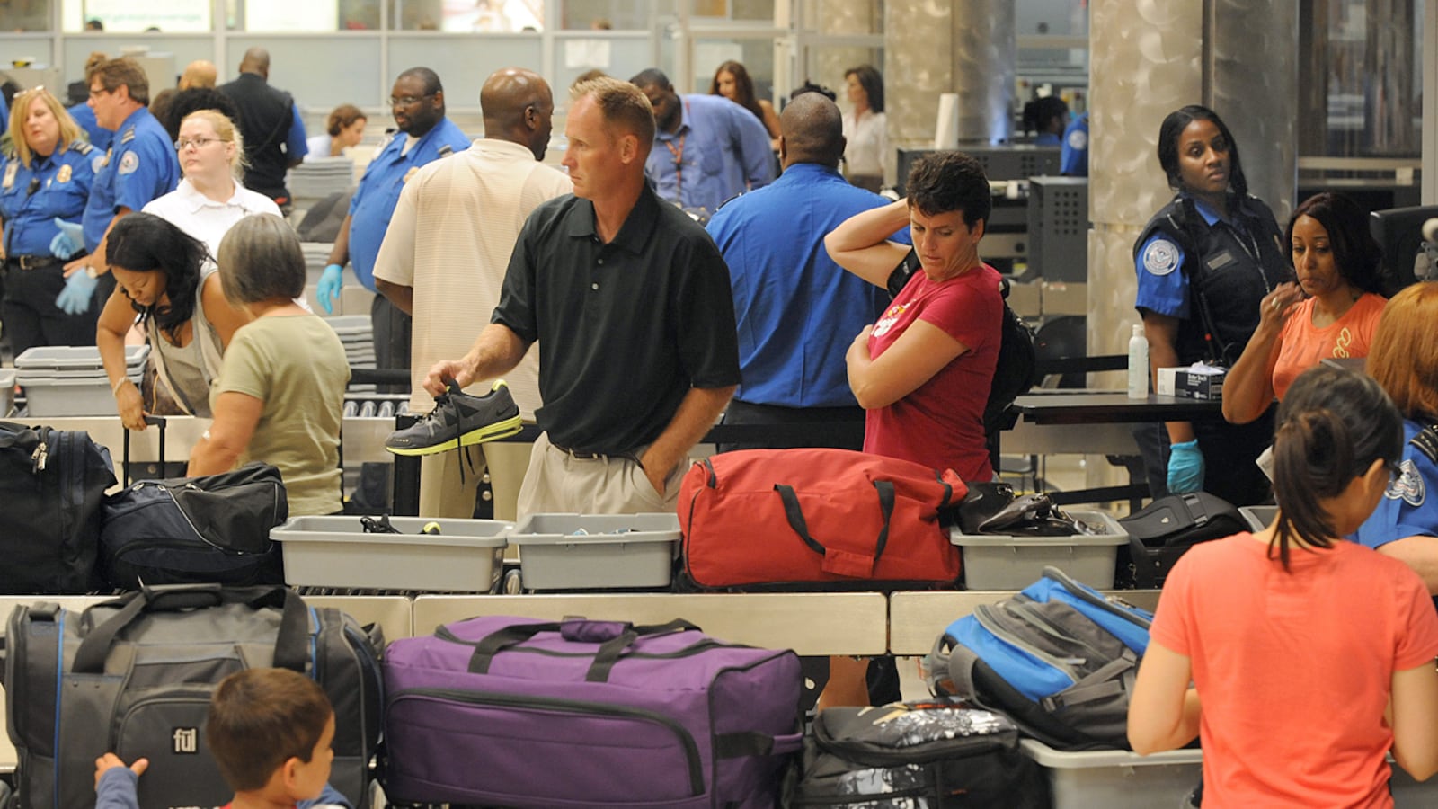 cheats/2012/03/04/woman-pregnant-with-20k-in-heroin/tsa-drug-mule-cheat_hairls