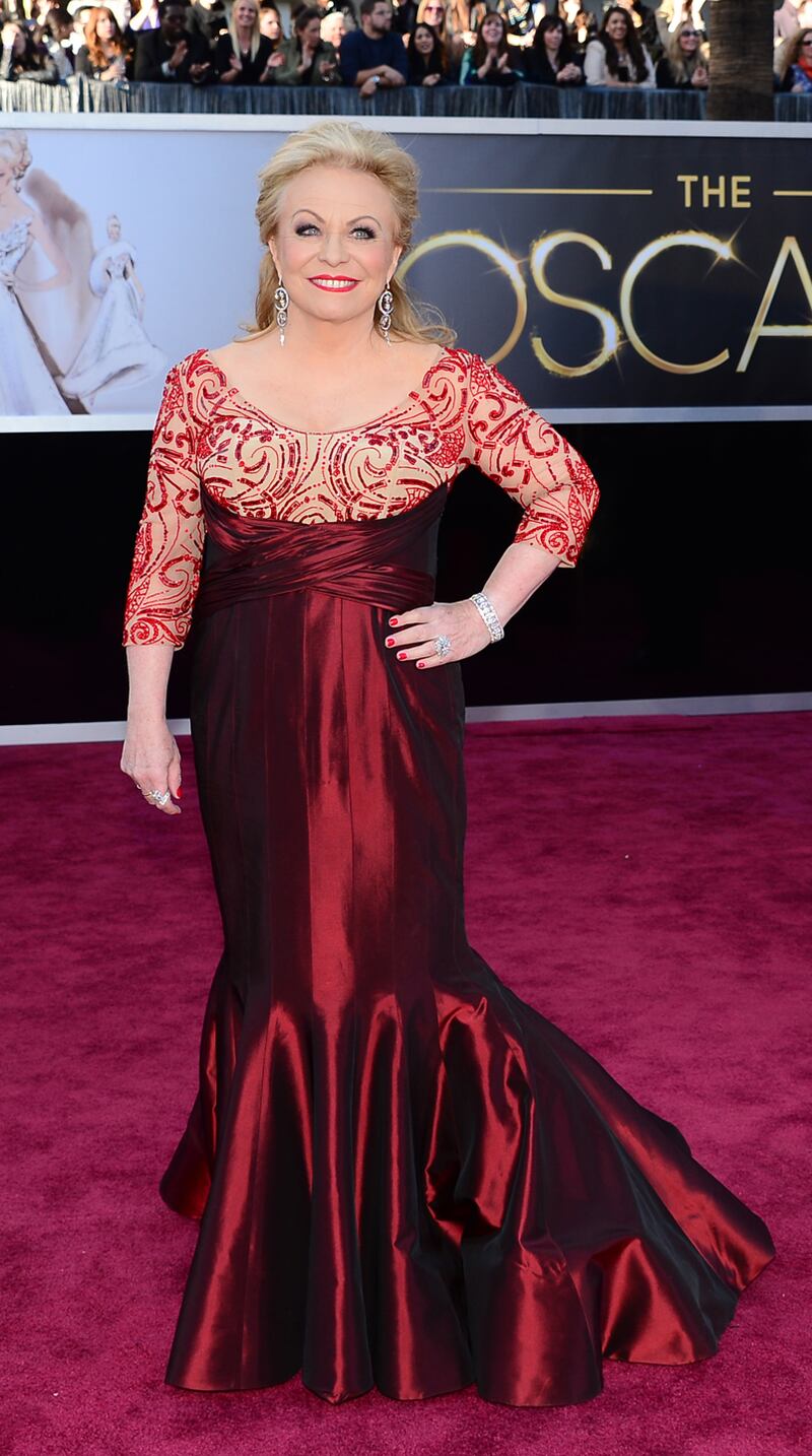 galleries/2013/02/24/best-of-the-2013-oscars-red-carpet-photos/130224-oscar-red-carpet-Weaver_fpfxmk