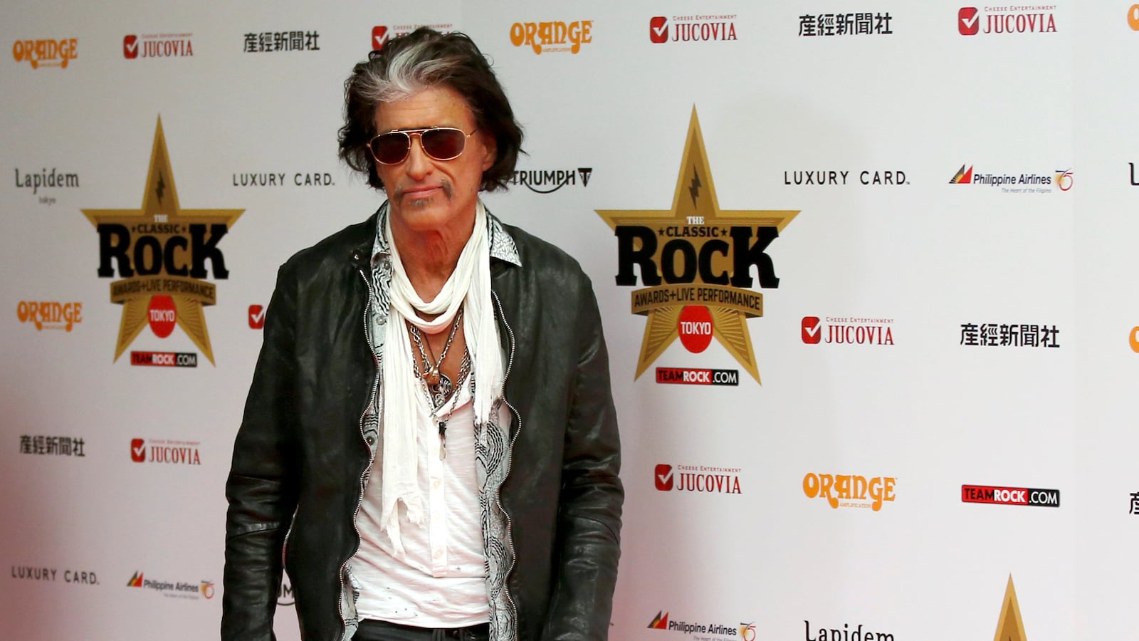 181111-joe-perry-hospitalized-collapse-cheat_q95qci