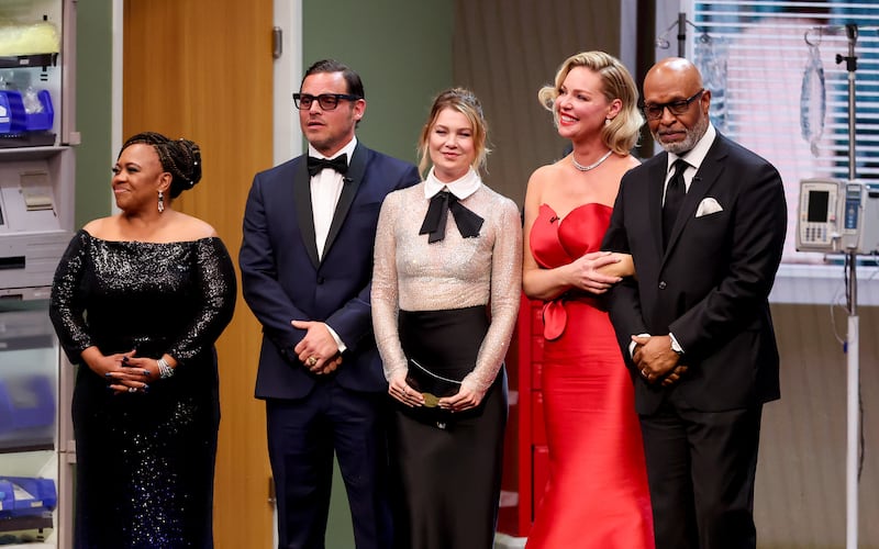 Chandra Wilson, Justin Chambers, Ellen Pompeo, Katherine Heigl and James Pickens Jr.