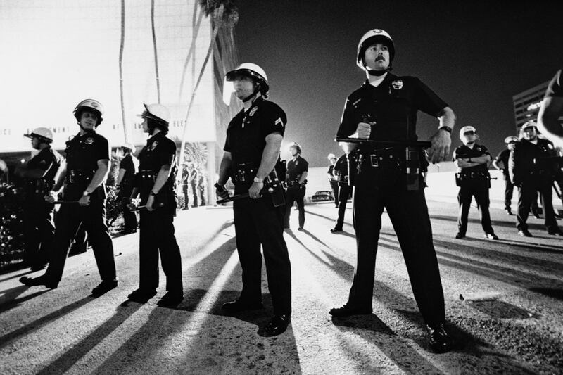 galleries/2012/04/27/los-angeles-riots-pictures-twenty-years-later-photos/la-riots-before-after-6_rldhqk