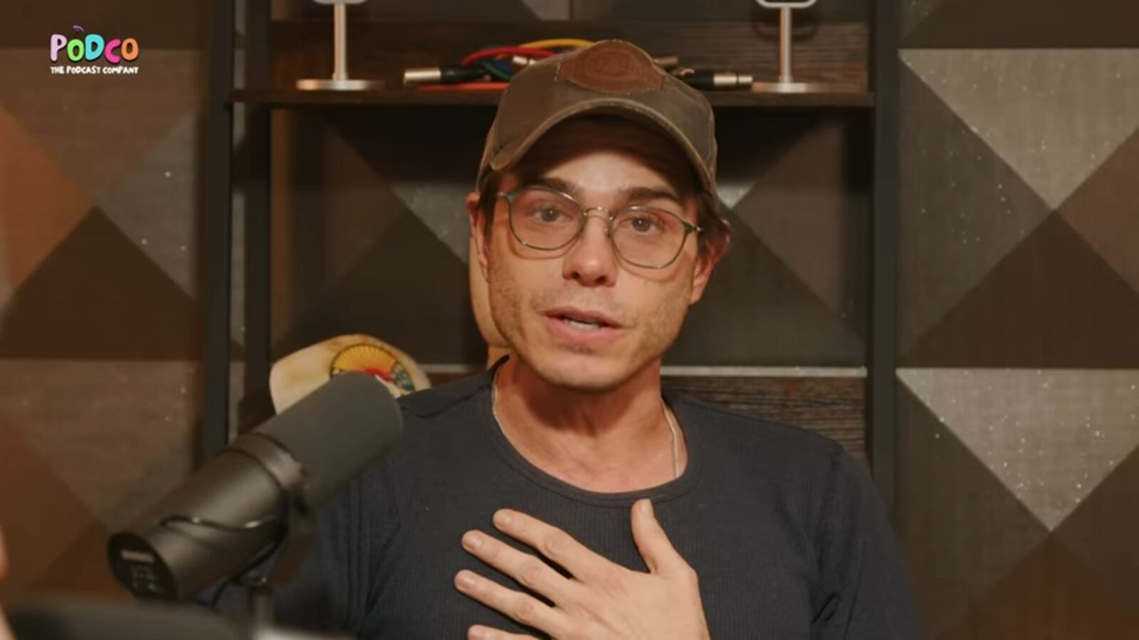 Hollywood_Director_Asked_Matthew_Lawrence_to_do_WHAT_in_His_Hotel_Room____Ep_10_3-42_screenshot_yyp9fn