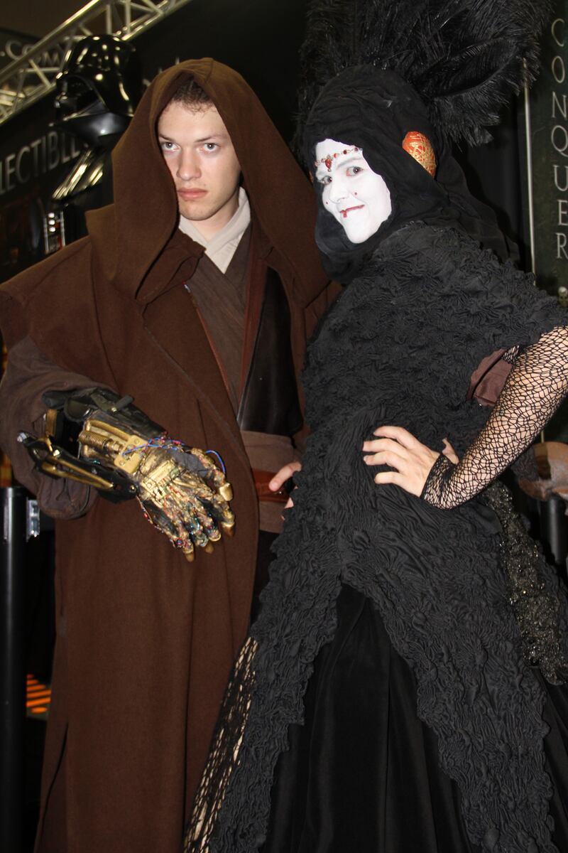 galleries/2014/07/26/comic-con-2014-see-the-weirdest-and-craziest-costumes-and-gadgets/140725-cc-star-wars_lugrwn