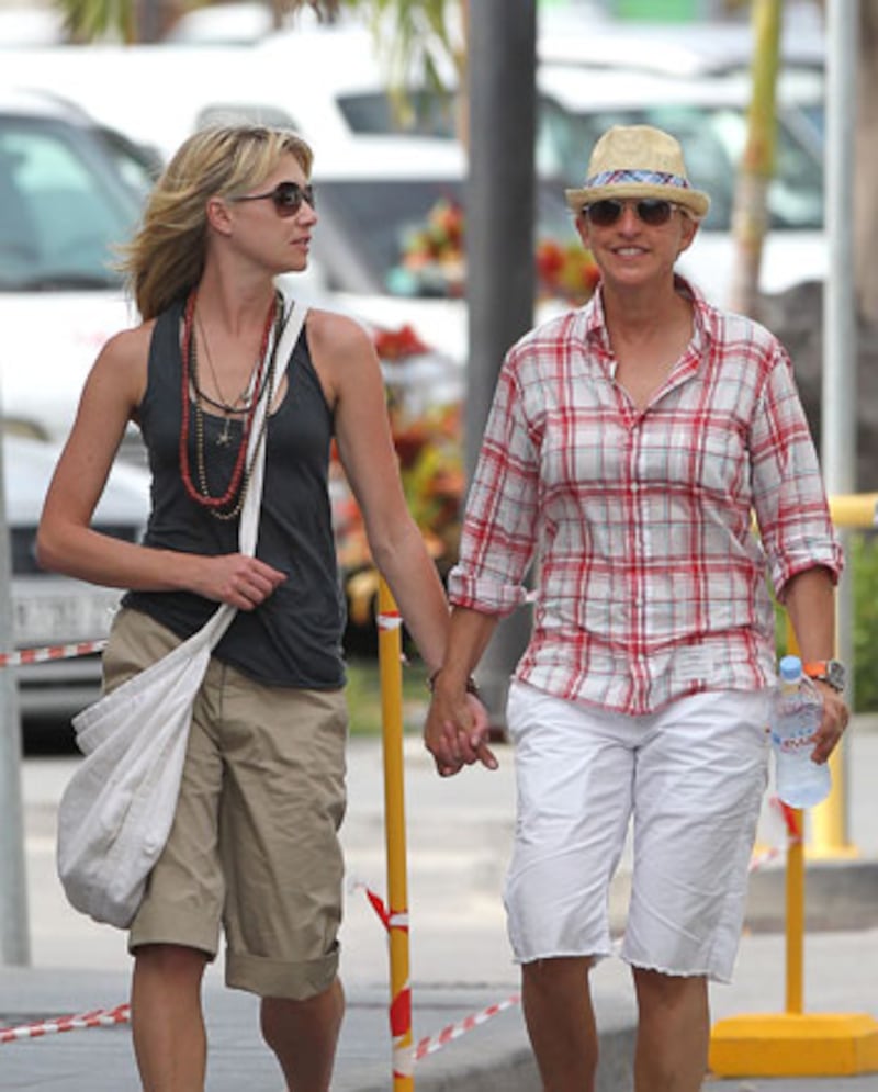 galleries/2010/12/28/stars-on-holiday/stars-on-holiday---degeneres_zghdoh