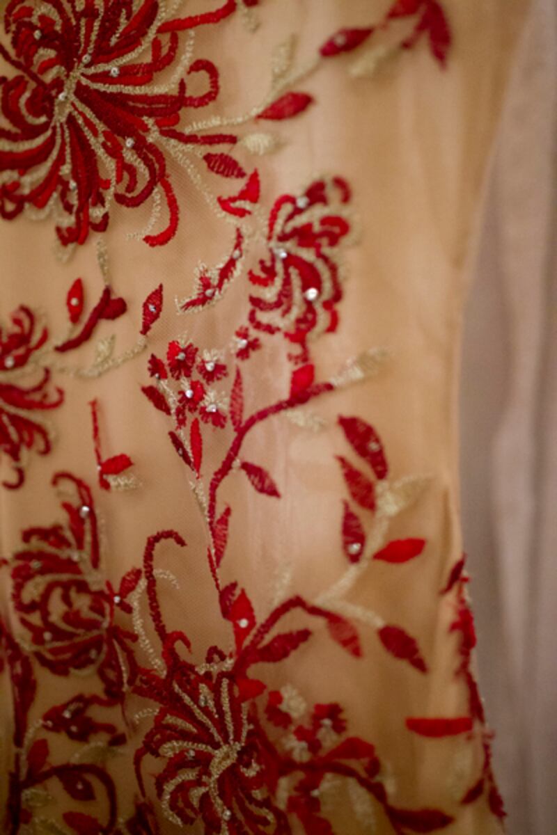 galleries/2012/02/15/new-york-fashion-week-fall-2012-backstage-at-marchesa-photos/marchesa-nyfw-tachman-83_jvrn66