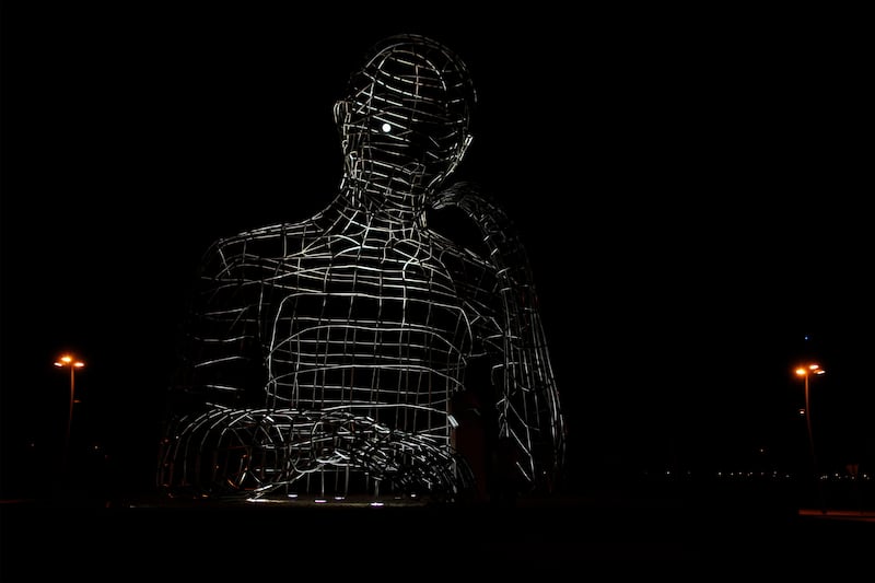 galleries/2016/11/14/striking-photos-of-the-supermoon/161115-super-moon-top-off-02_m47igs