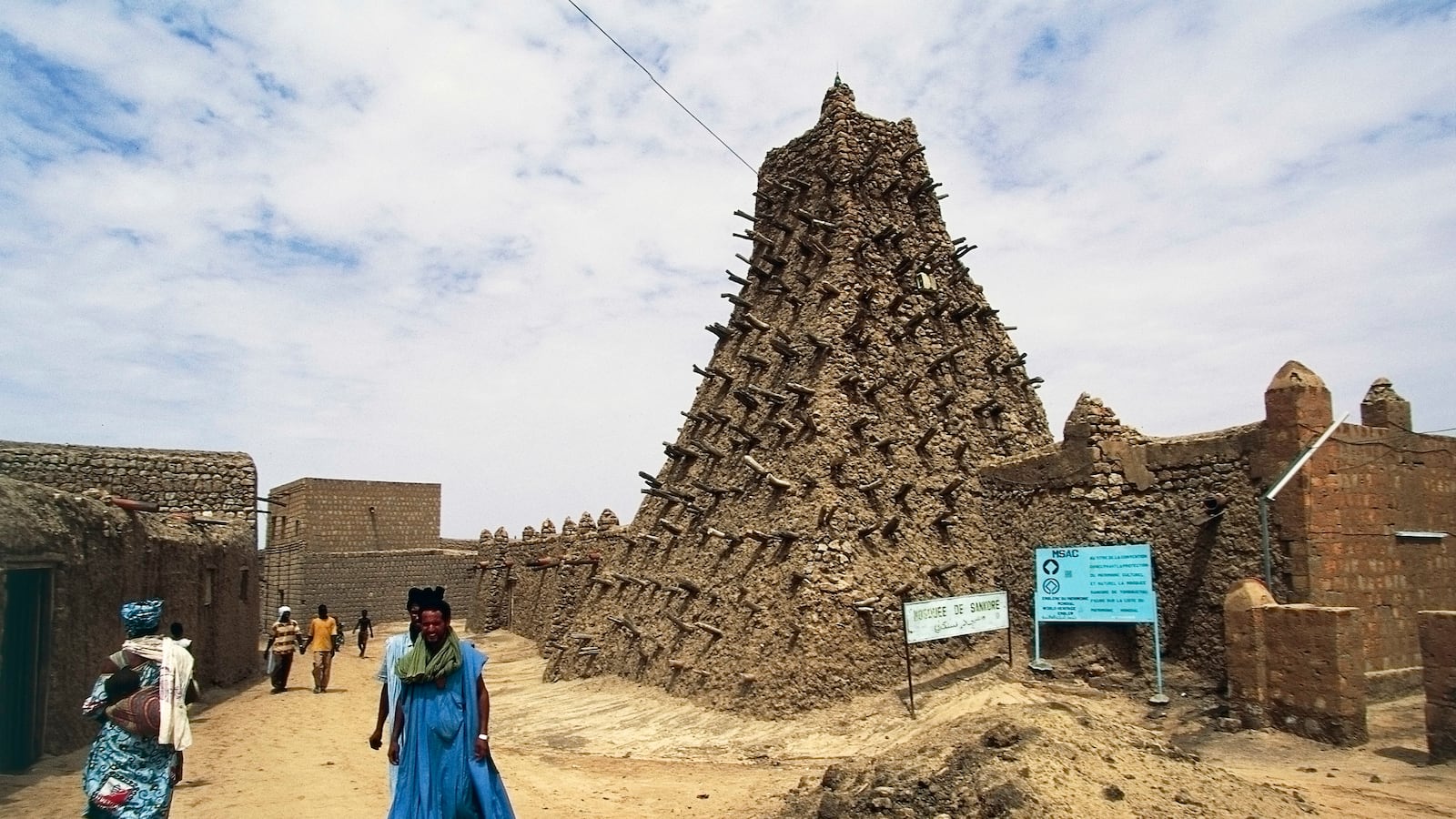 articles/2016/08/24/jailing-jihadis-for-destroying-treasures/160822-dickey-hague-trial-tease_v4mhth