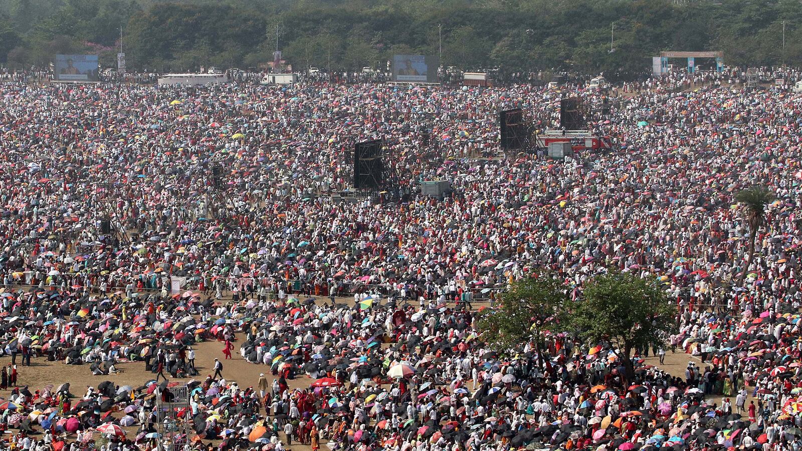 2023-04-17T095606Z_22162555_RC2AWM9ISUOW_RTRMADP_3_INDIA-WEATHER-TEMPERATURE_gsfa1e