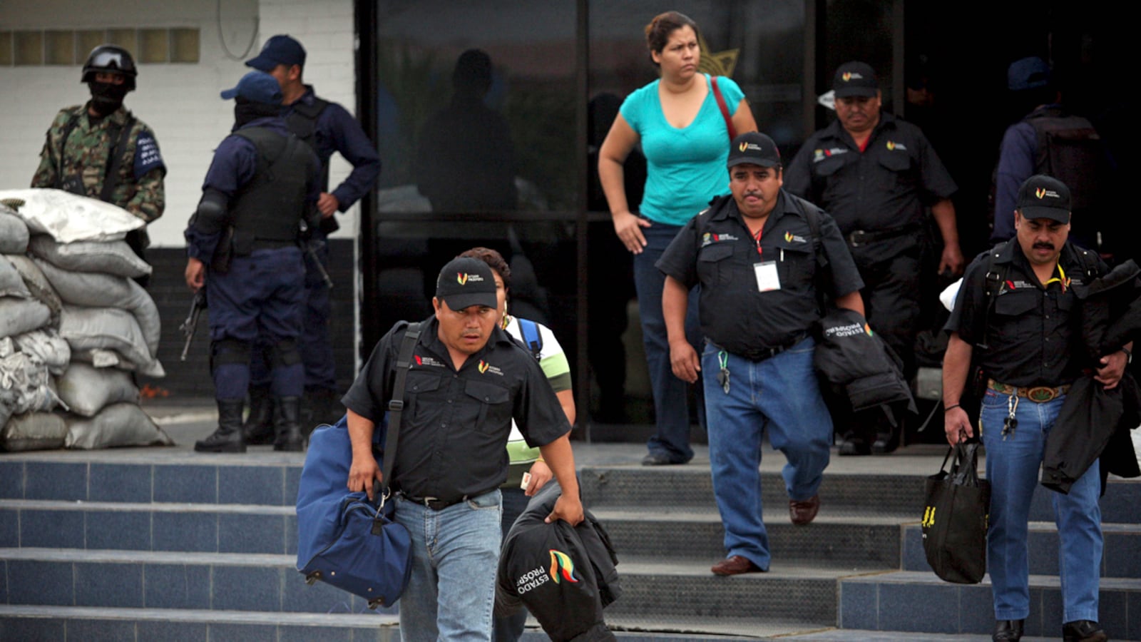 cheats/2011/12/22/mexican-state-fires-corrupt-police-force/veracruz-police-disbanded-cheat_awjq50