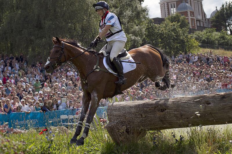 articles/2012/07/30/harry-william-and-kate-cheer-on-outstanding-zara/zara-jumps_fdtpik