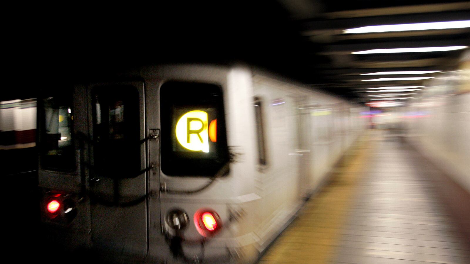 articles/2016/02/01/who-s-slashing-up-new-york-city-s-subways/160201-weill-subway-slash-tease_vapzoj