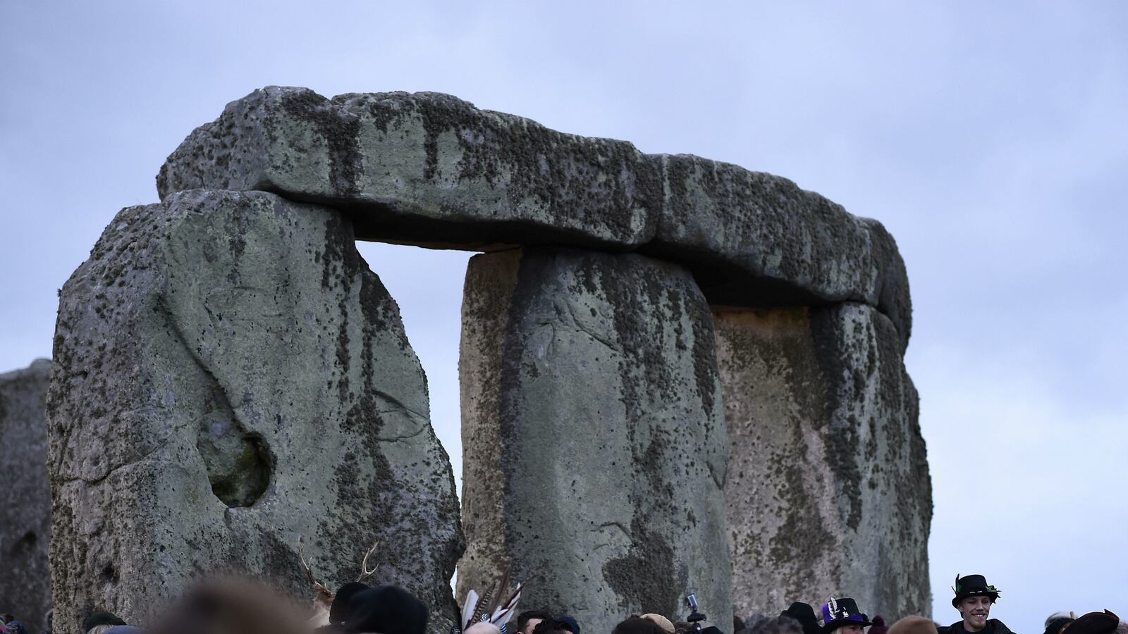 cheats/2015/09/07/prehistoric-monument-found-by-stonehenge/150907-stonehenge-prehistoric-monument-cheat_gwf8rz