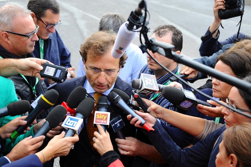 articles/2013/09/30/amanda-knox-murder-retrial-begins-in-florence-courtroom/130930-nadeau-knox-tease_tyo7ta