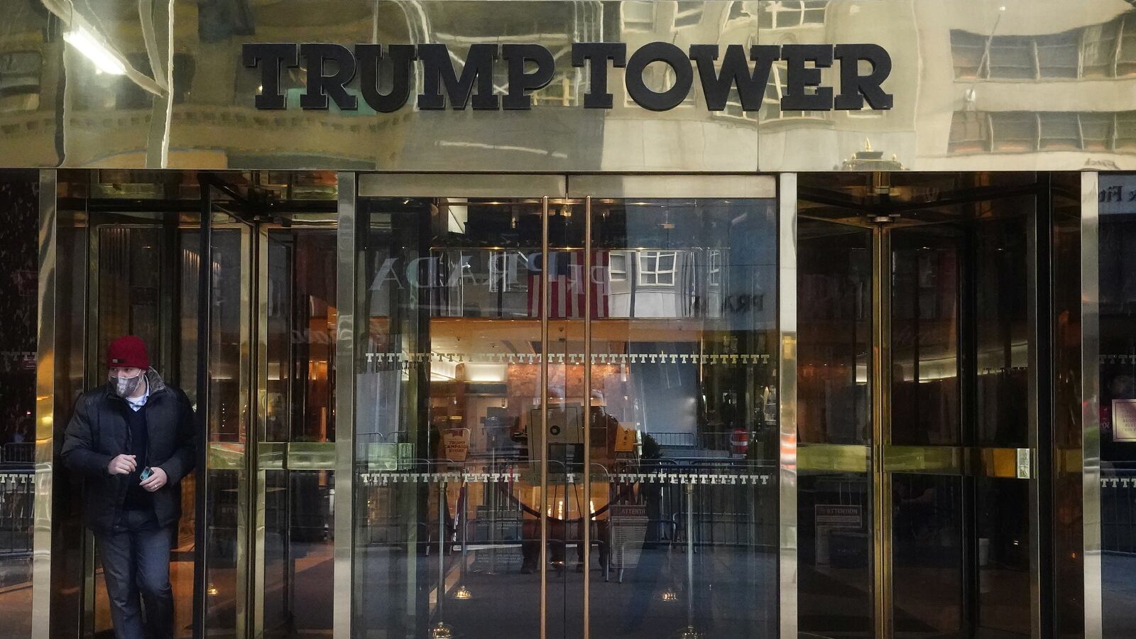 2021-01-12T193131Z_1394325979_RC2J6L92YC16_RTRMADP_3_USA-TRUMP_fk2ju0