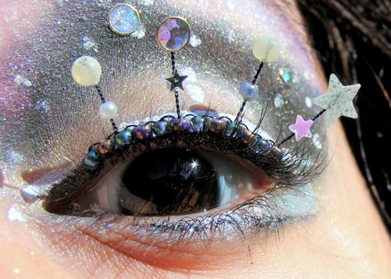 galleries/2013/01/15/the-craziest-new-trend-eyelash-art-photos/Nebula-eyelash-jewelry_mqgqxx