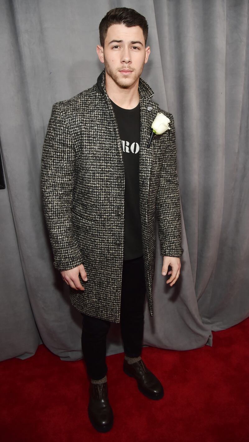 180128-grammys-red-carpet-nick-jonas_ey99tb