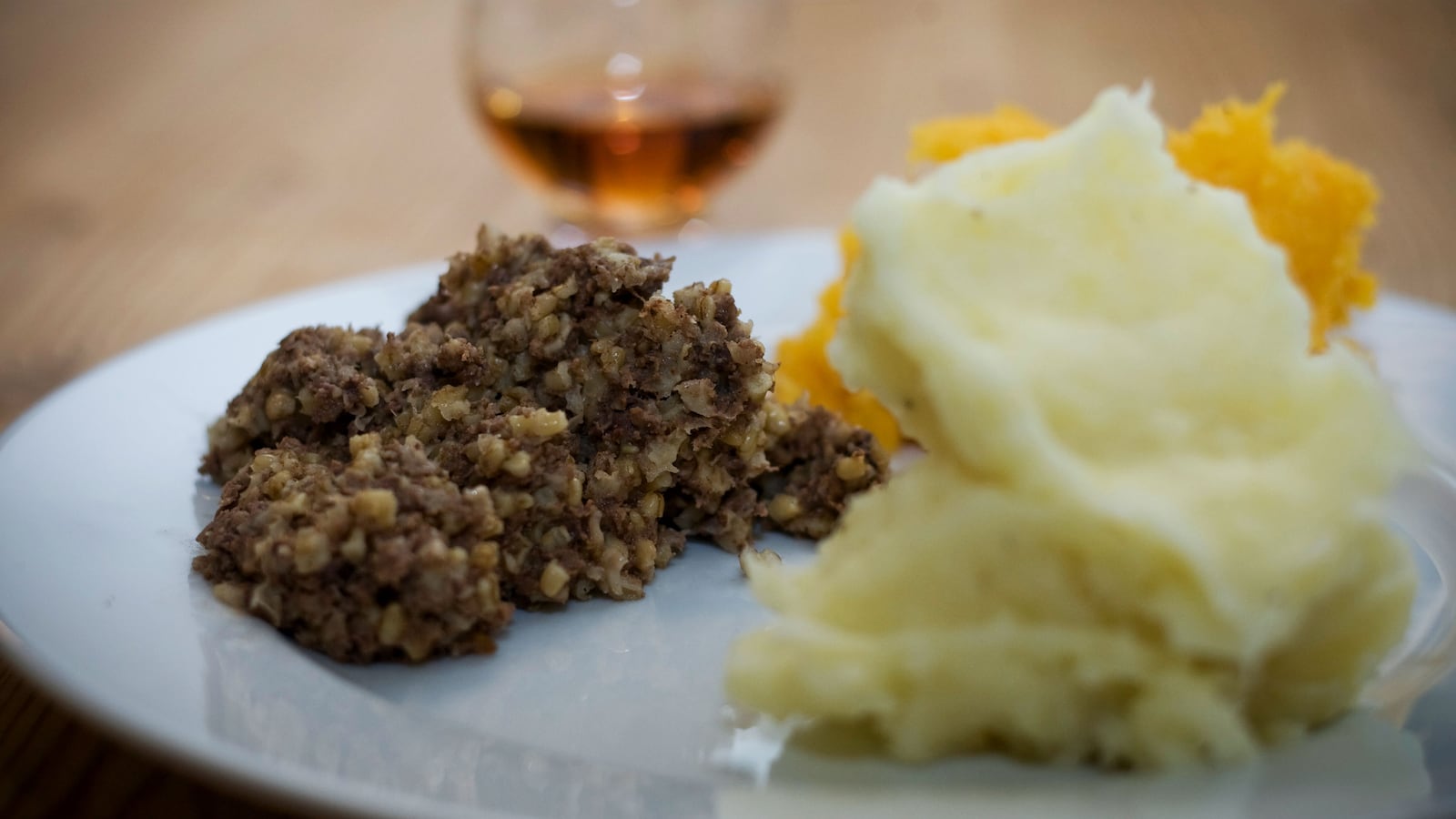 210122-Burns-Night-Traditions-tease_qzy5yr