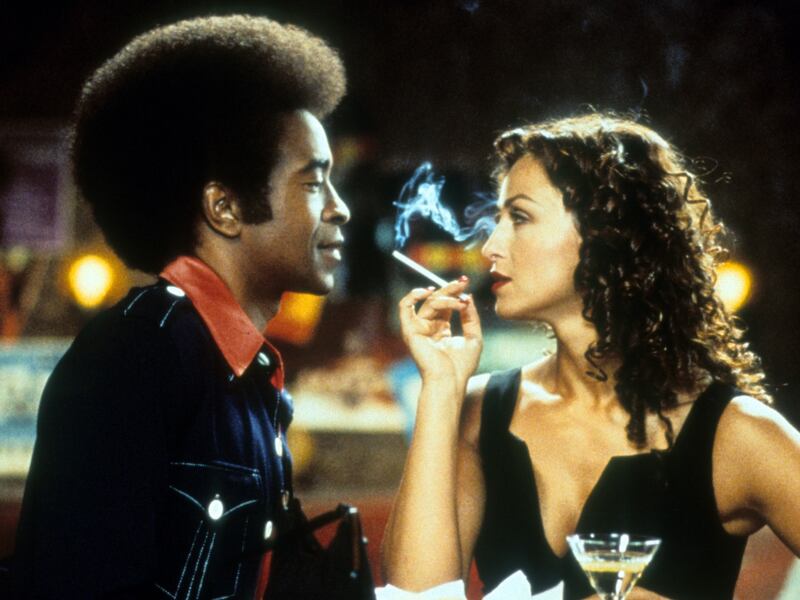 Tim Meadows approaches Sofia Milos in a scene from the film 'The Ladies Man', 2000.