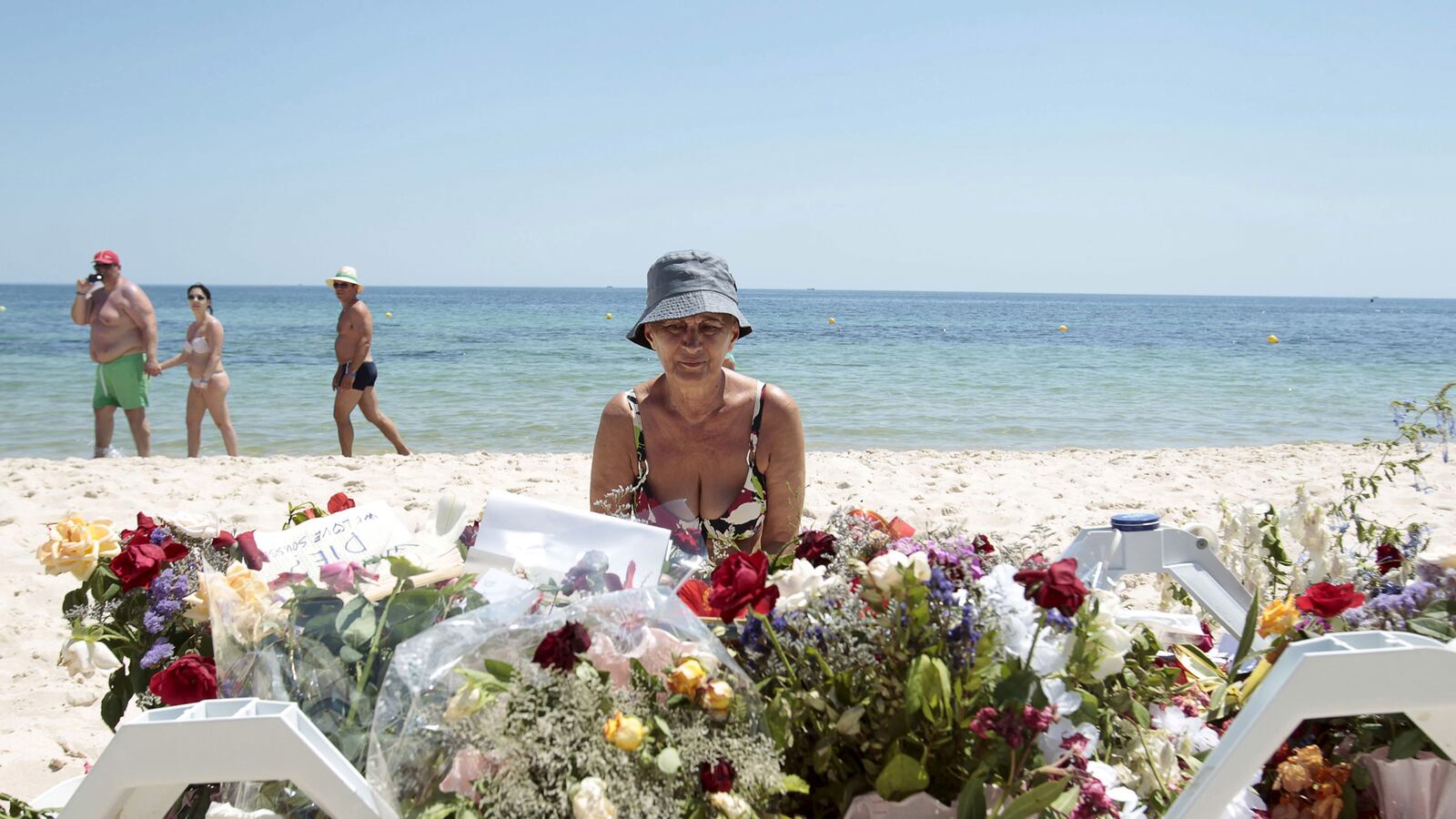 articles/2015/06/29/britain-s-agony-and-anger-over-massacre/150628-hines-brits-mourn-tease_zrr5gh