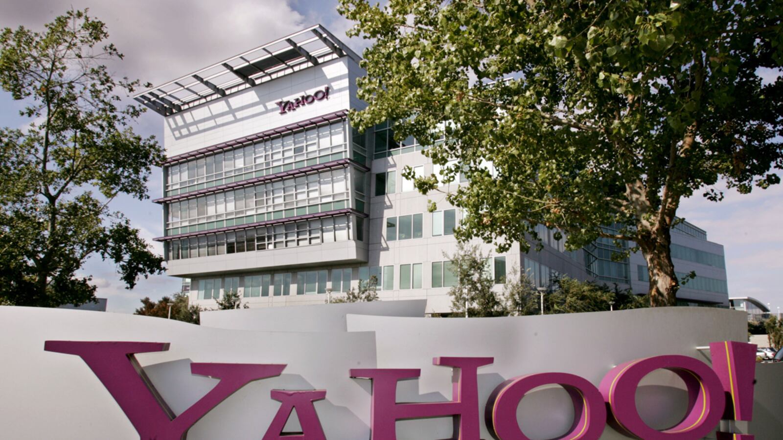 cheats/2012/03/12/yahoo-sues-facebook/yahoo-sues-facebook-cheat_rdxkt2