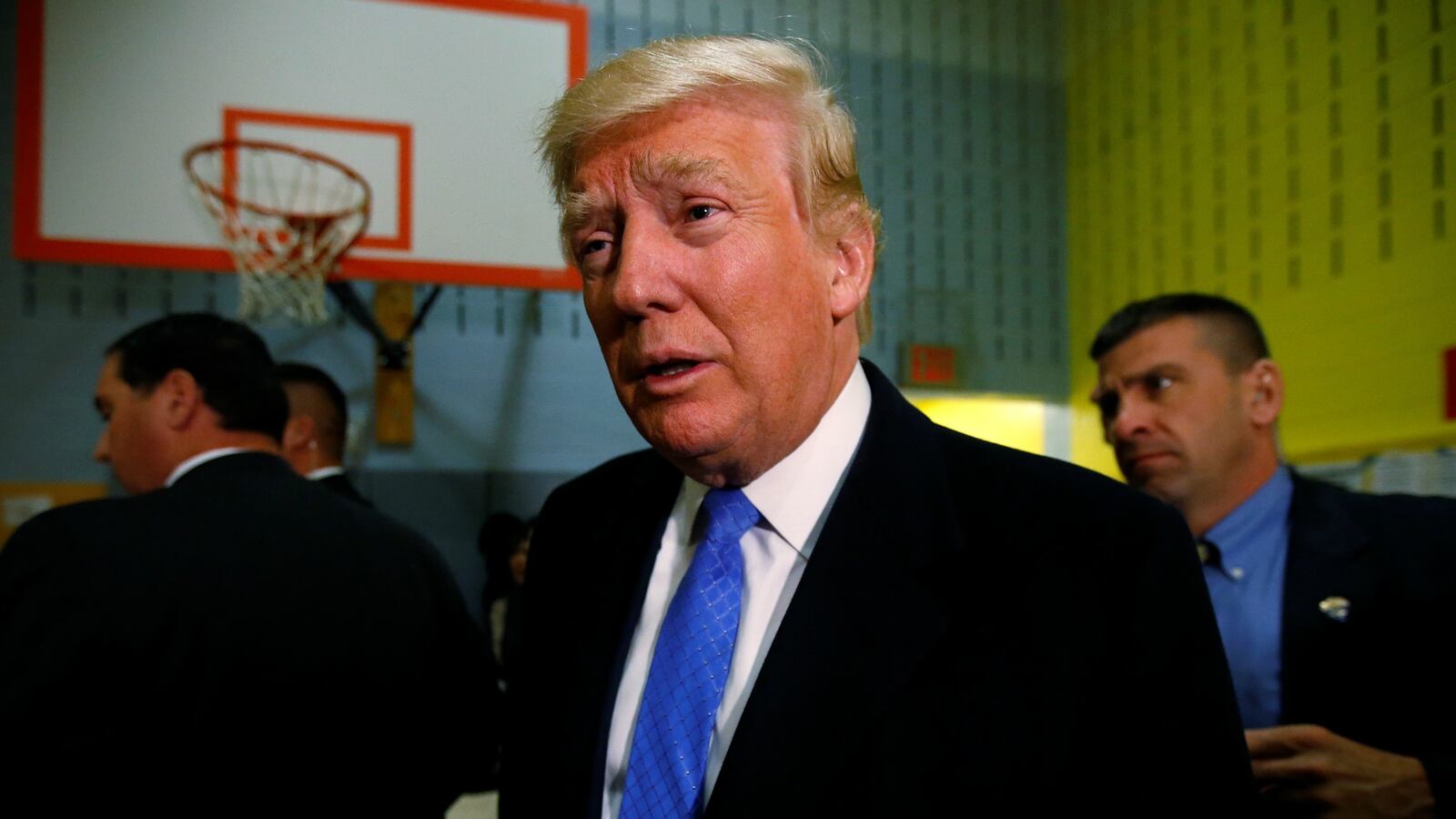 cheats/2016/11/08/trump-files-suit-over-nevada-poll-closing-time/161108-trump-eyebrows-cheat_qxo9iz