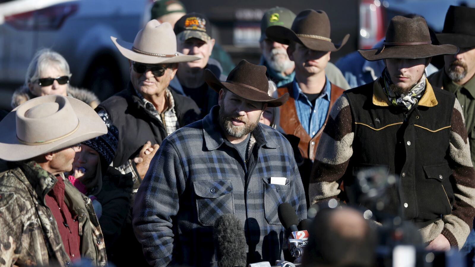 cheats/2016/01/27/feds-bundys-threatened-official-s-life/160121-oregon-governor-calls-on-feds-cheat_pj3opt