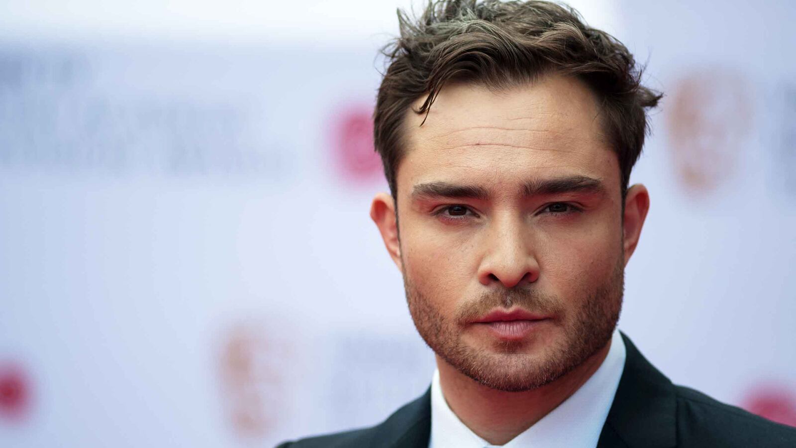 171107-zimmerman-ed-westwick-hero_hpmfe0