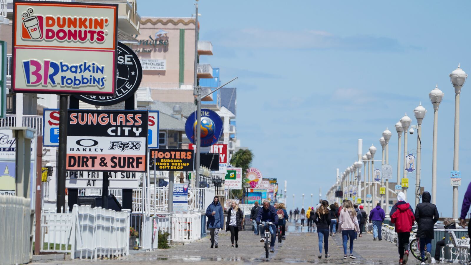2020-05-10T000000Z_1214535933_RC2CLG9V29XJ_RTRMADP_3_HEALTH-CORONAVIRUS-MARYLAND-BEACH-REOPENING_ylrmh9