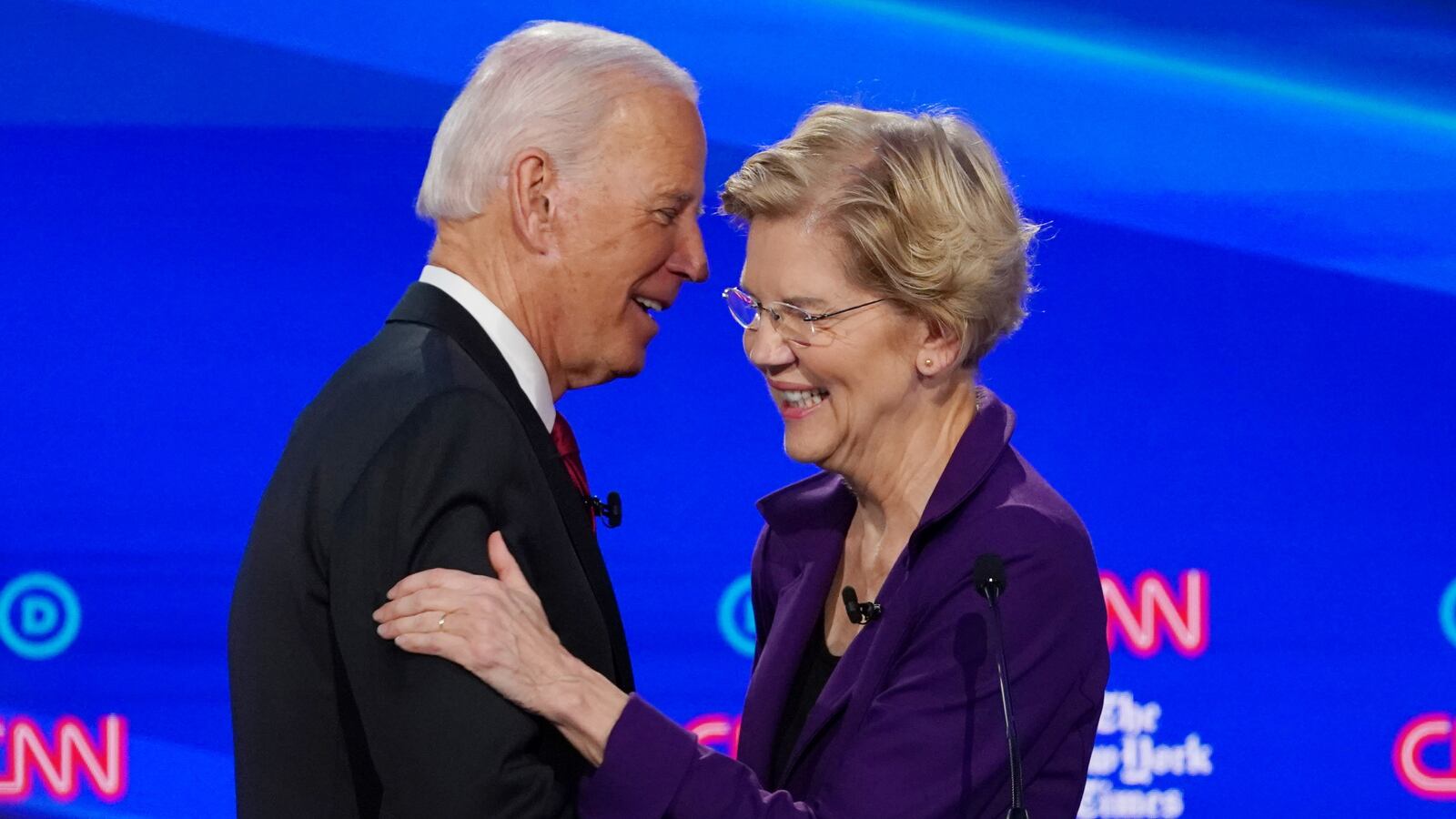 2020-04-15T000000Z_794789940_RC245G9UC1TJ_RTRMADP_3_USA-ELECTION-BIDEN-WARREN_ariehq