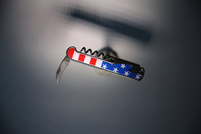 galleries/2014/11/26/the-most-insane-weapons-seized-at-jfk-photos/141119-tsa-weapons-08_reqzdh