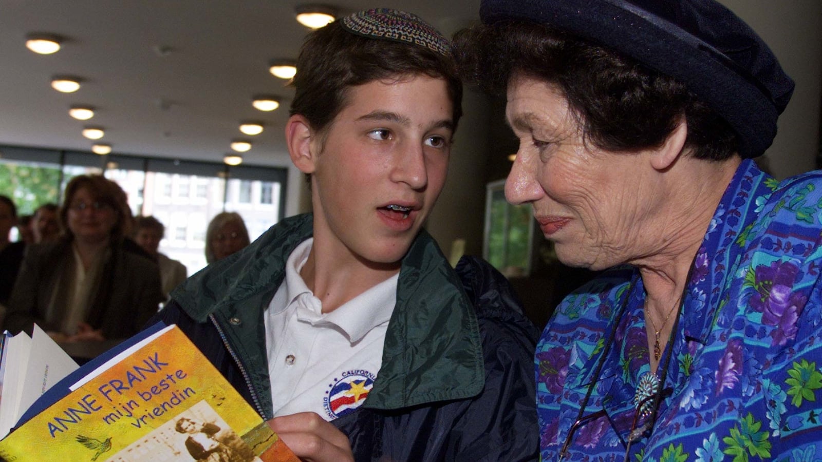 1999-09-29T120000Z_578449141_RP1DRILSKWAA_RTRMADP_3_ANNEFRANK-FRIEND_tlnhz6