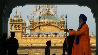 articles/2010/10/20/obama-canceled-visit-to-sikh-temple-shows-his-gutlessness/varadarajan-sikh_135256_u06lld