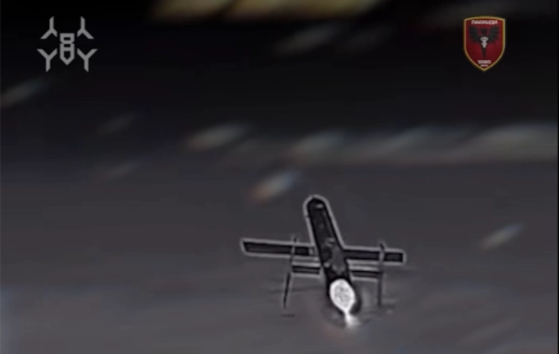 The video shows a Ukrainian military crew deploying a new 3D-printed interceptor drone called the STING S to hunt down and destroy a high-speed Russian Geran-5