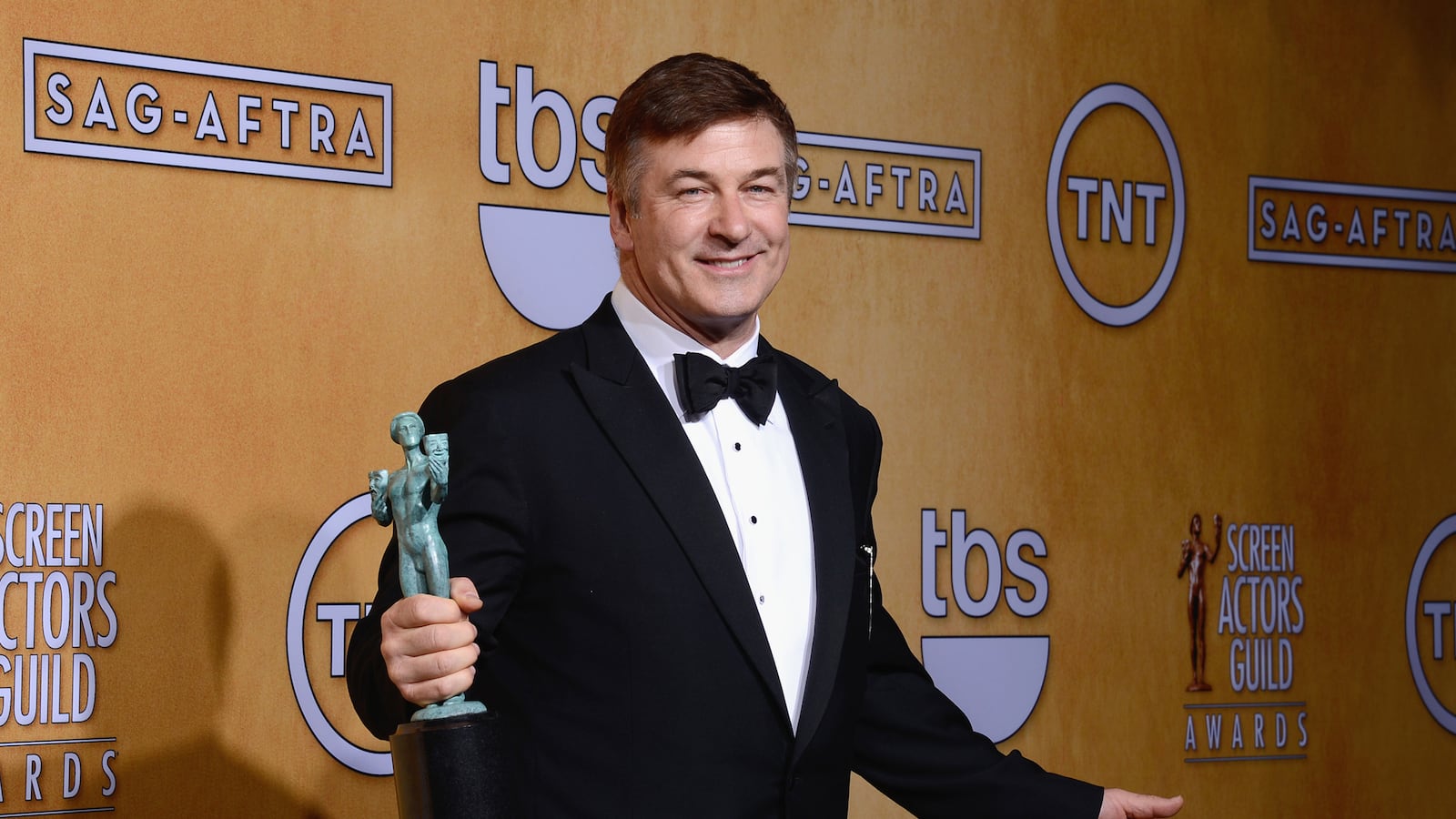 cheats/2013/04/09/alec-baldwin-might-join-late-night/130205-twitter-quitter-alec-baldwin_pncuvk