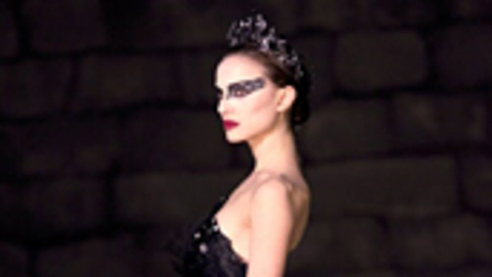 articles/2010/12/09/fashion-flash-picks-for-a-stylish-holiday-season/fashion-flash---1207---black-swan_clv1mt