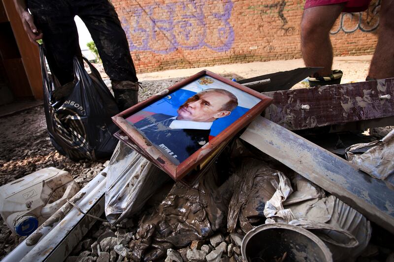 galleries/2012/07/12/shocking-photos-of-the-flooding-in-russia-s-krasnodar-region/russia-floods-3_kvxubp