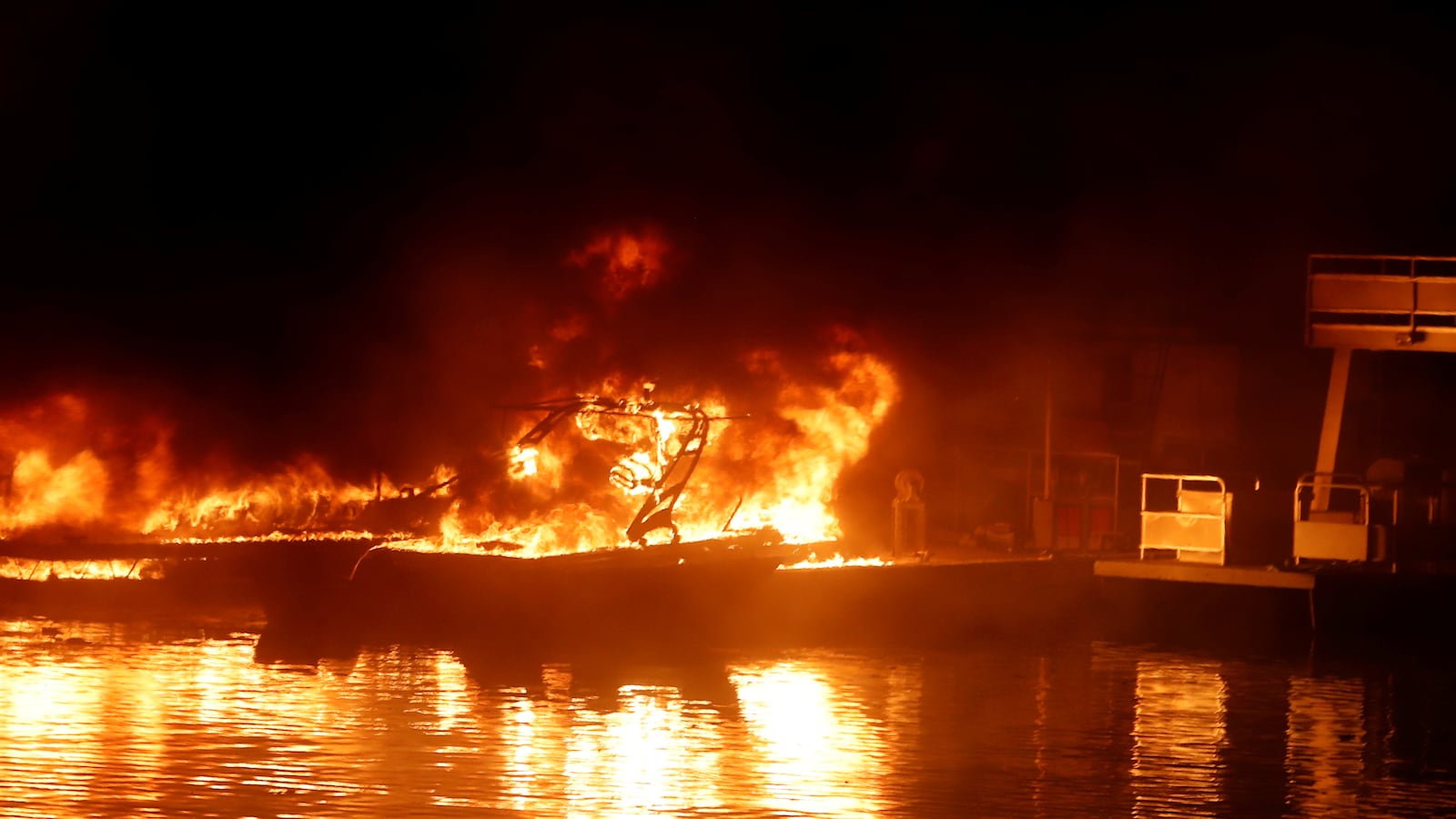 2020-08-20T081257Z_319010532_RC2KHI9FIF11_RTRMADP_3_CALIFORNIA-WILDFIRE_z6stlr