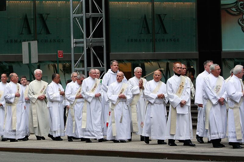 galleries/2012/08/23/yoga-teachers-love-obama-romney-and-obama-donors-by-profession/professional-donations-priests_dlgfd4