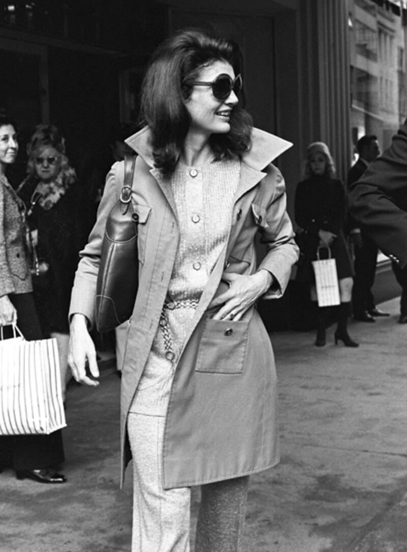 galleries/2012/04/24/michael-jackson-andy-warhol-and-more-ron-galella-s-greatest-hits-photos/ron-galella-jackie-onassis_dx9edv