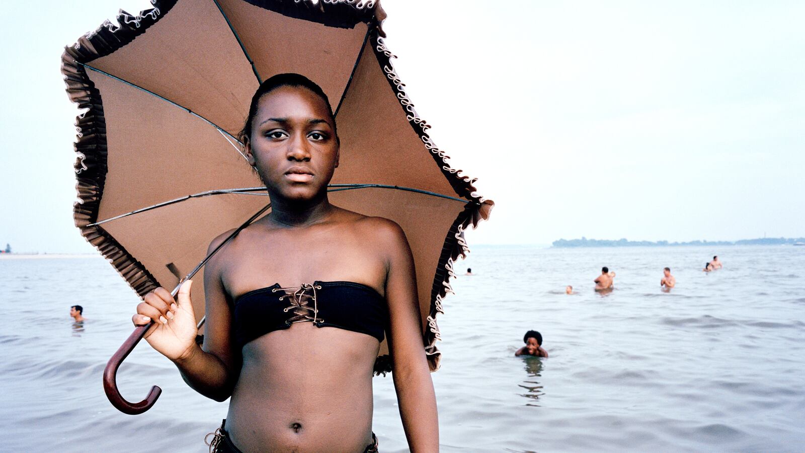 galleries/2013/11/17/orchard-beach-captures-community-and-diversity-of-new-york-city-s-bronx-riviera/131114-bronx-riviera3-tease_lvgwqy