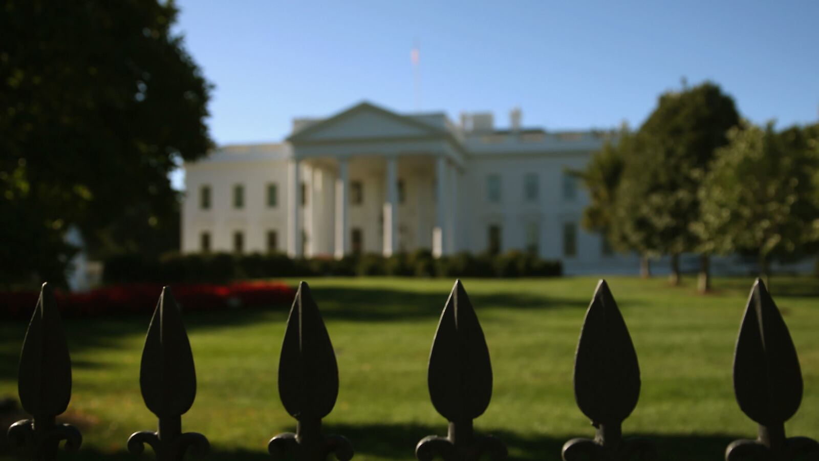 cheats/2014/09/22/800-rounds-in-white-house-intruder-s-car/140922-white-house-cheat_tra1om