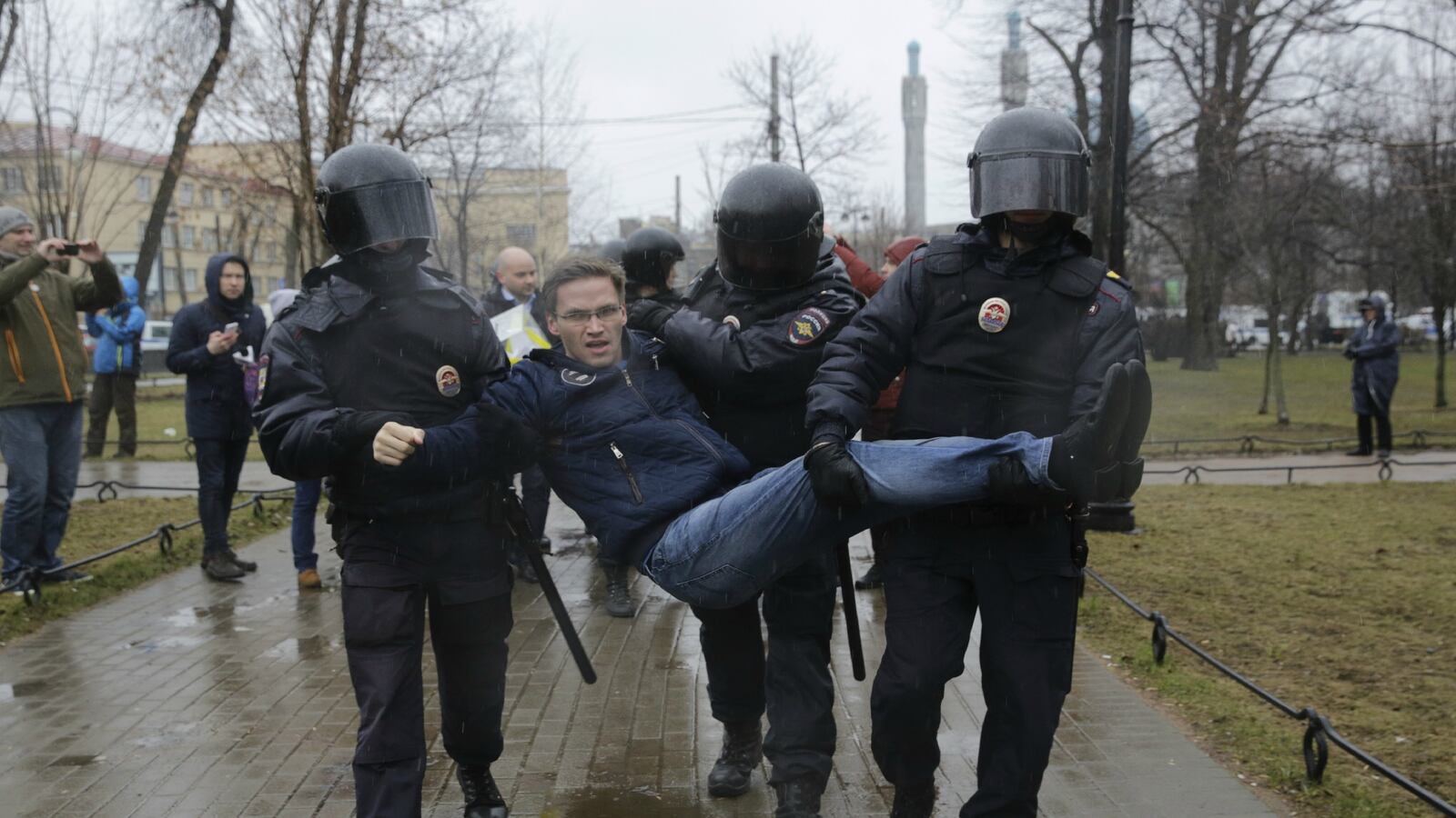 cheats/2017/04/29/dozens-arrested-in-russian-protests-against-putin/170429-russia-putin-protests-cheat_iyfmaw