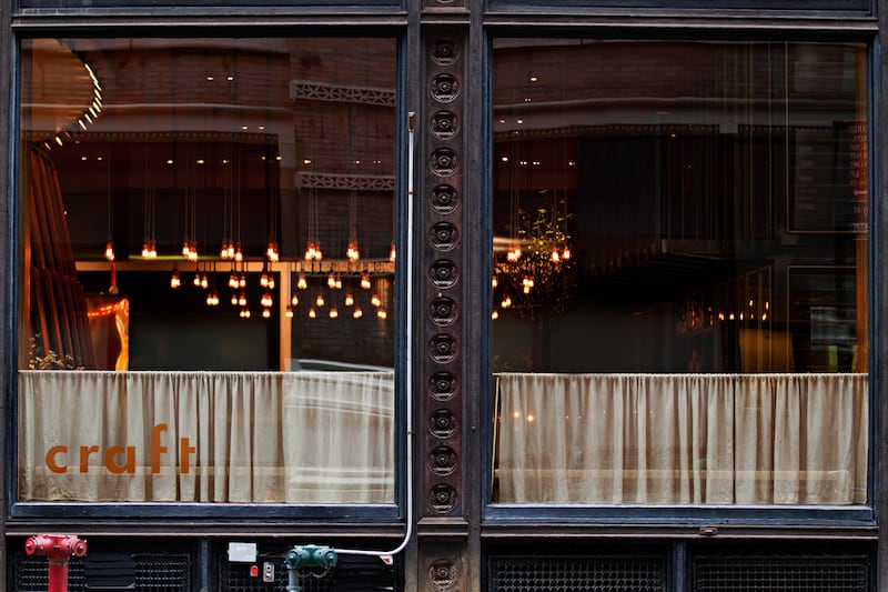 articles/2016/09/01/the-oral-history-of-tom-colicchio-s-craft/160901-drink-food-nigel-perry-embed_rygzxr